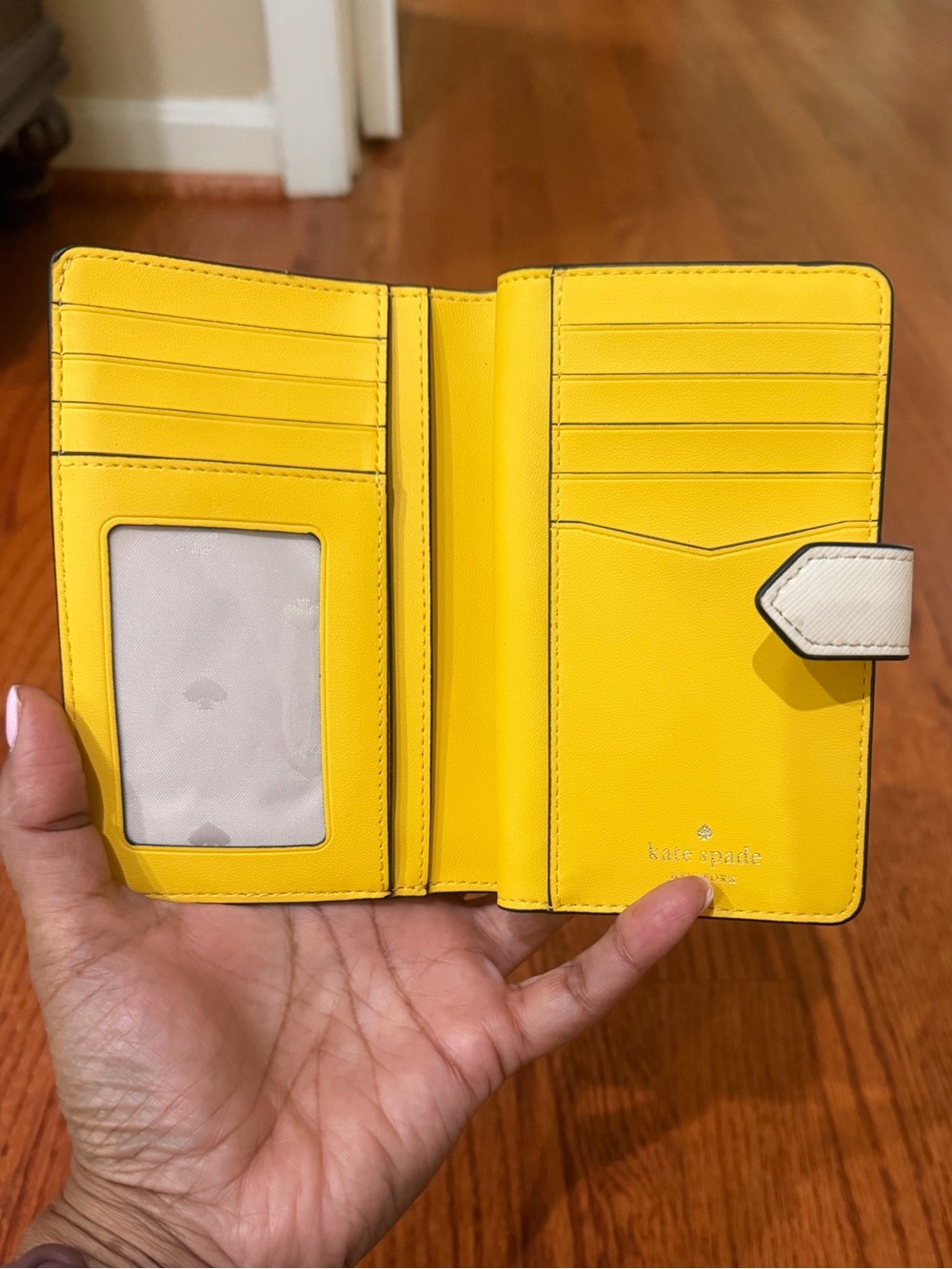 Kate Spade Medium Bee Wallet 🐝 - Picture 5 of 9